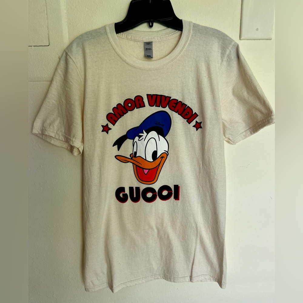 Vintage Donald Duck graphic with "Amor Vivendi” t shirt
